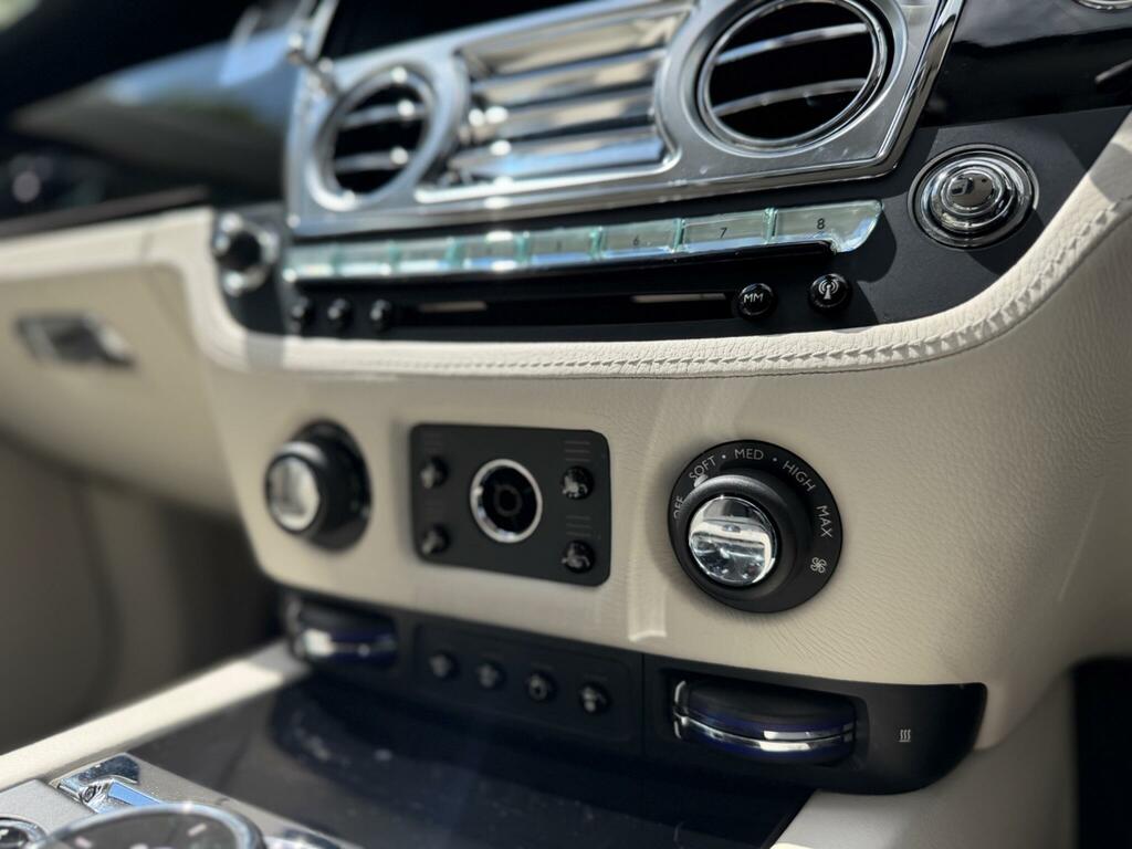 Rolls-Royce Ghost Silver Badge Silver #30