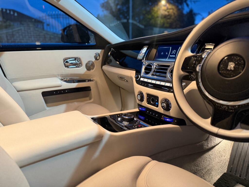 Rolls-Royce Ghost Silver Badge Silver #90