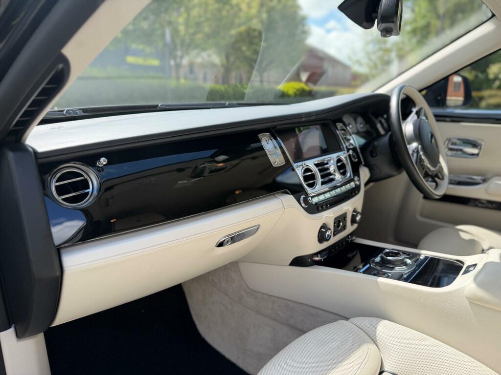 Rolls-Royce Ghost Silver Badge Silver #41