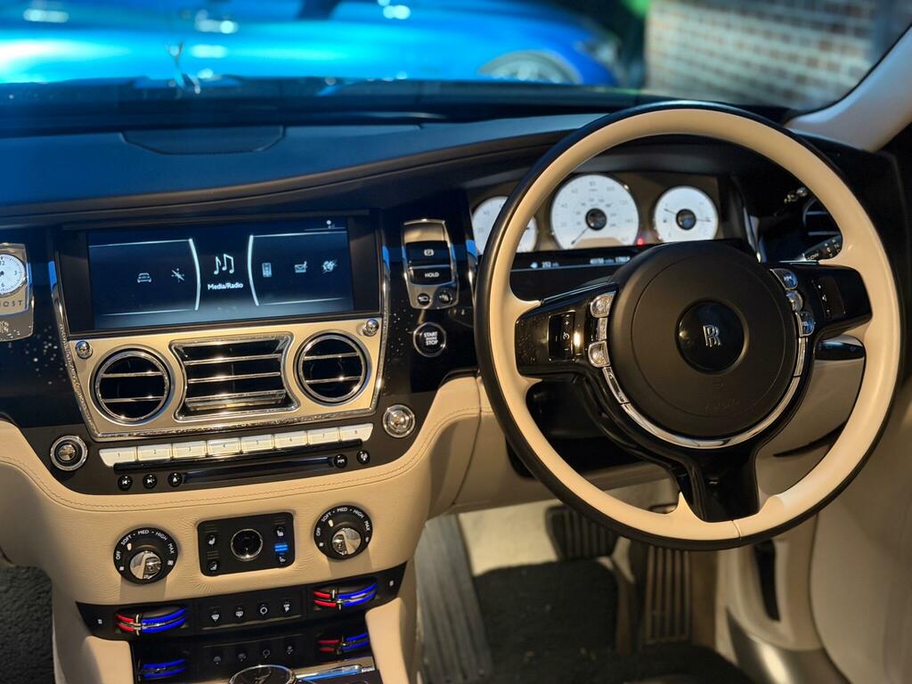 Rolls-Royce Ghost Silver Badge Silver #86