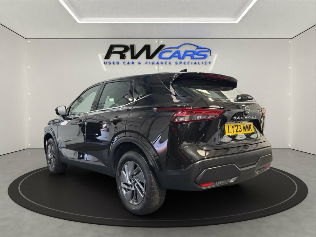 Nissan Qashqai 1.3L Acenta Premium Black #2