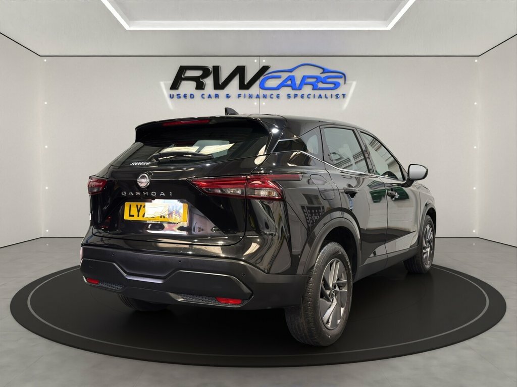 Nissan Qashqai 1.3L Acenta Premium Black #4