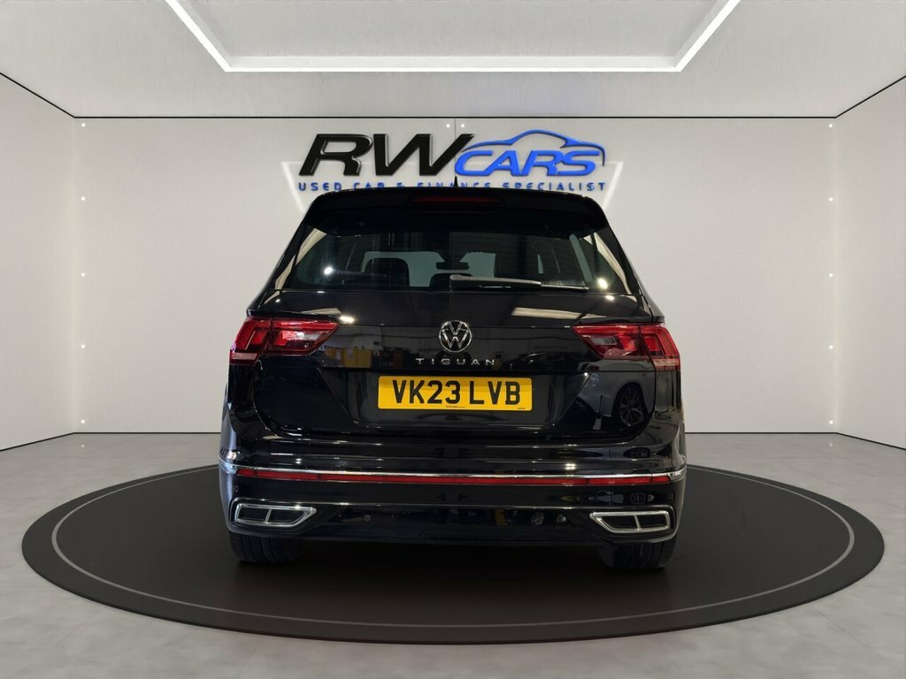 Volkswagen Tiguan Suv Black #3