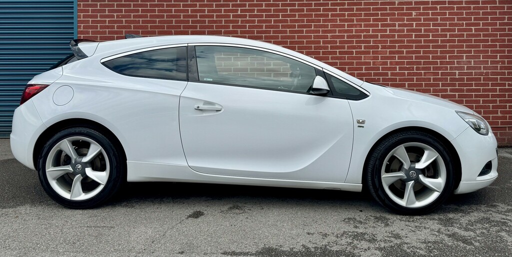 Vauxhall Astra GTC 1.6 Cdti Ecoflex Sri White #4