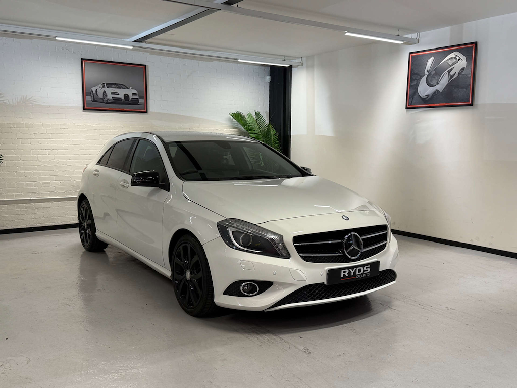 Mercedes-Benz A Class 1.6 A200 Blueefficiency Sport Hatchback Red #1