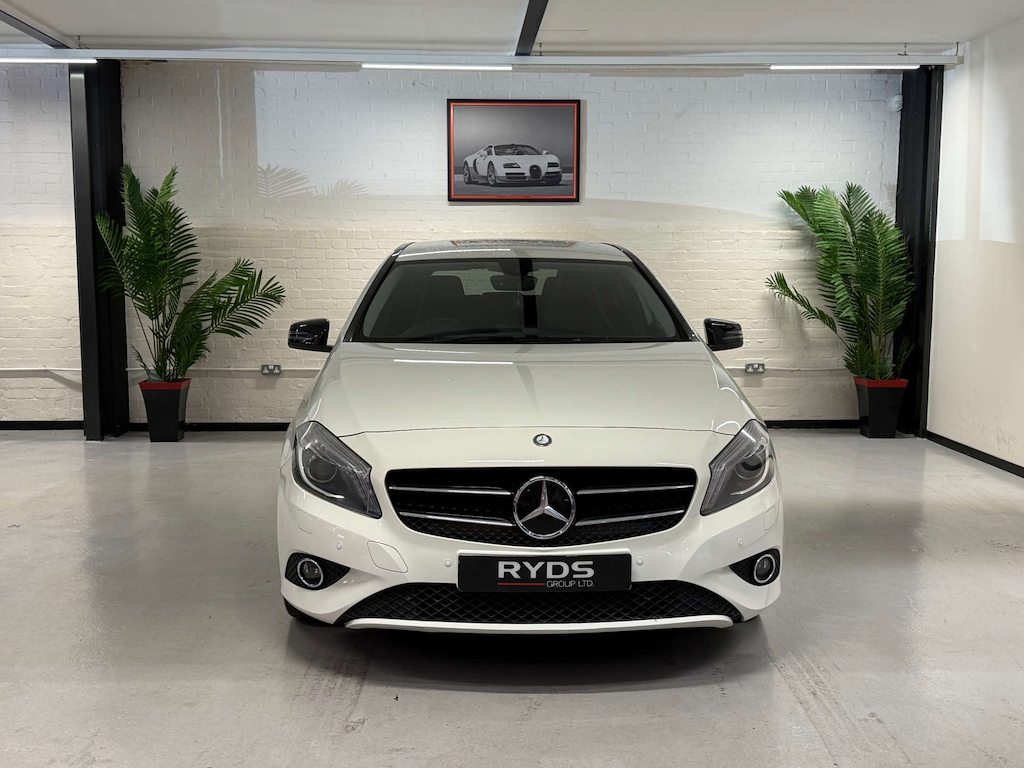 Mercedes-Benz A Class 1.6 A200 Blueefficiency Sport Hatchback Red #2