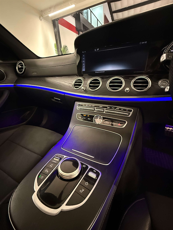Mercedes-Benz E Class E 220 D Blue #16