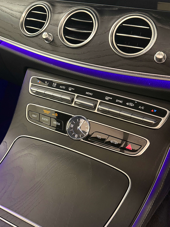 Mercedes-Benz E Class E 220 D Blue #17