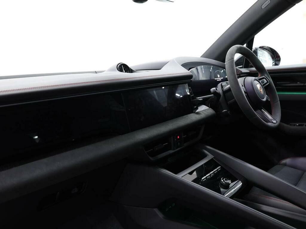 Porsche Macan Base #61