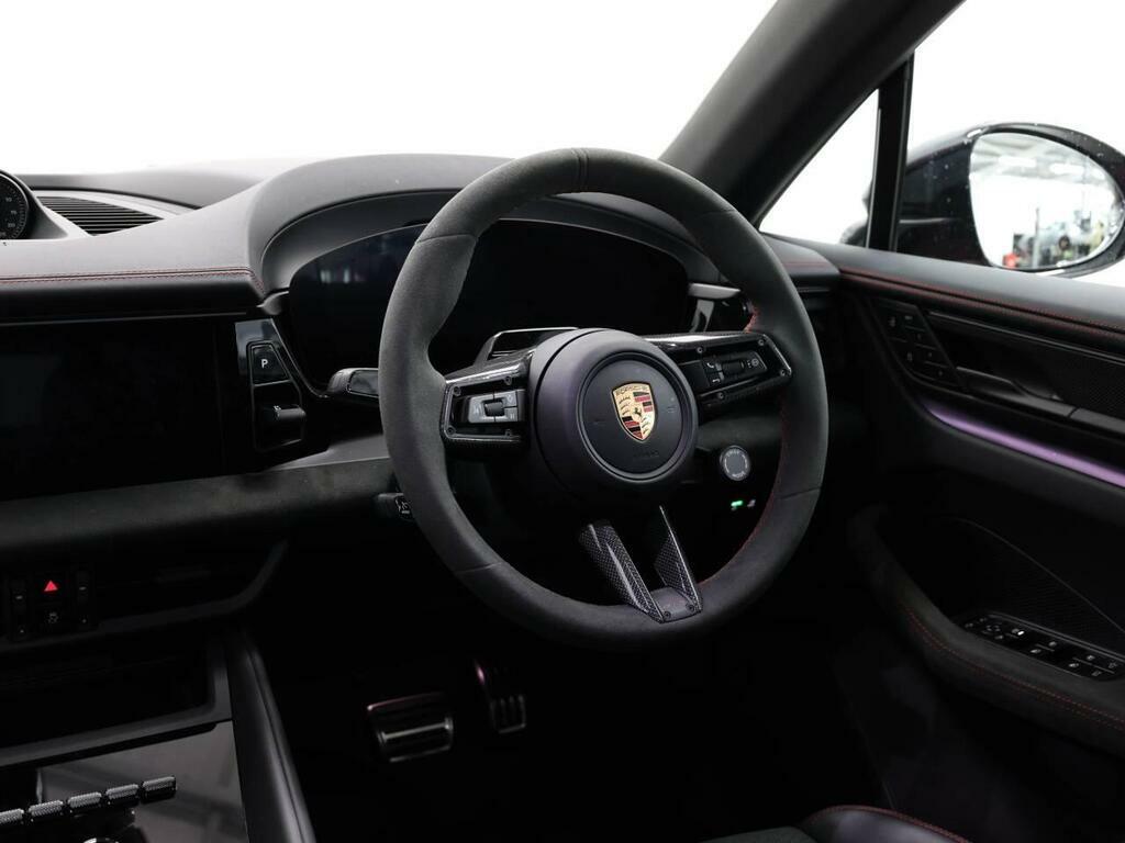Porsche Macan Base #28