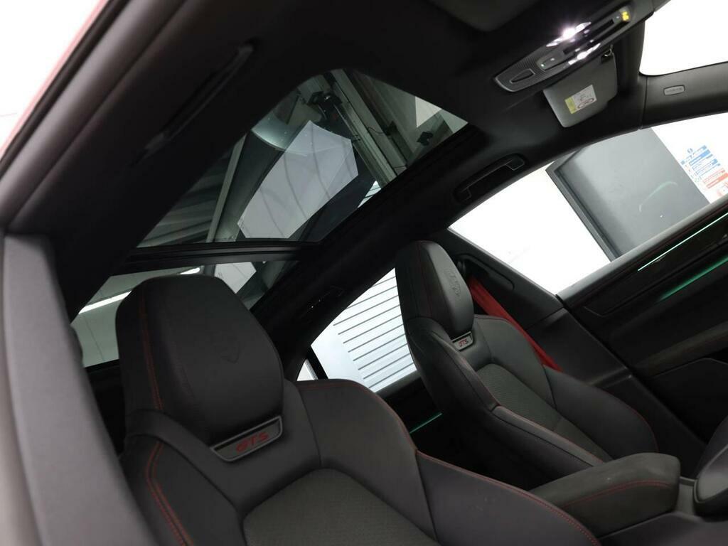 Porsche Macan Base #38