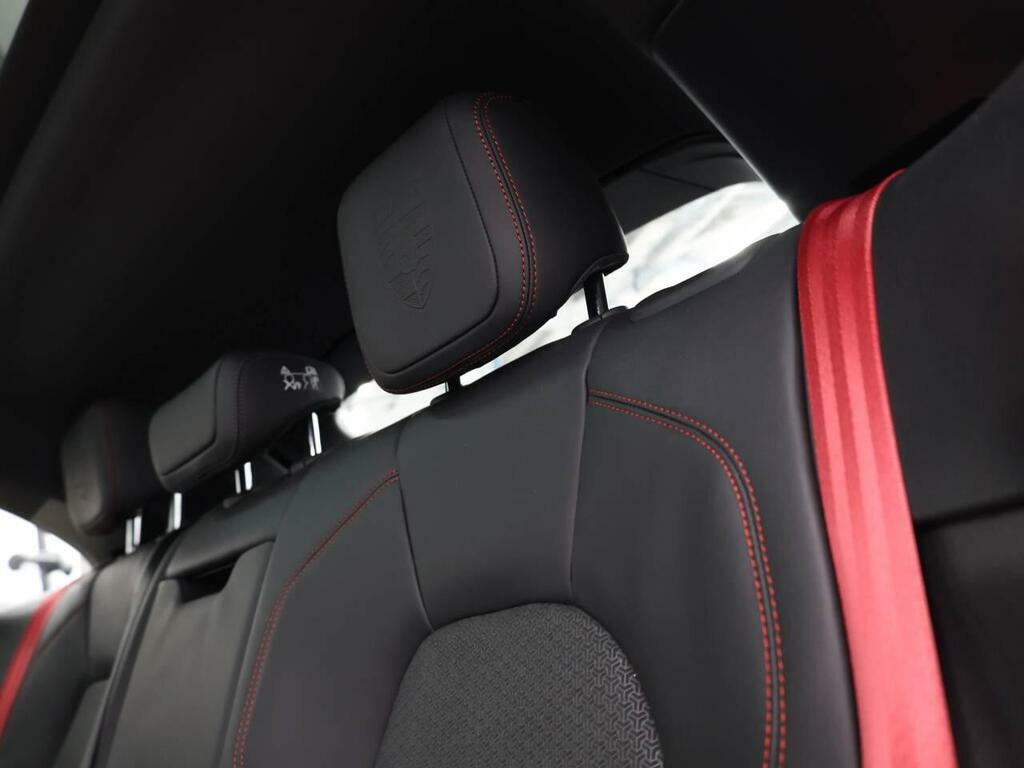 Porsche Macan Base #71