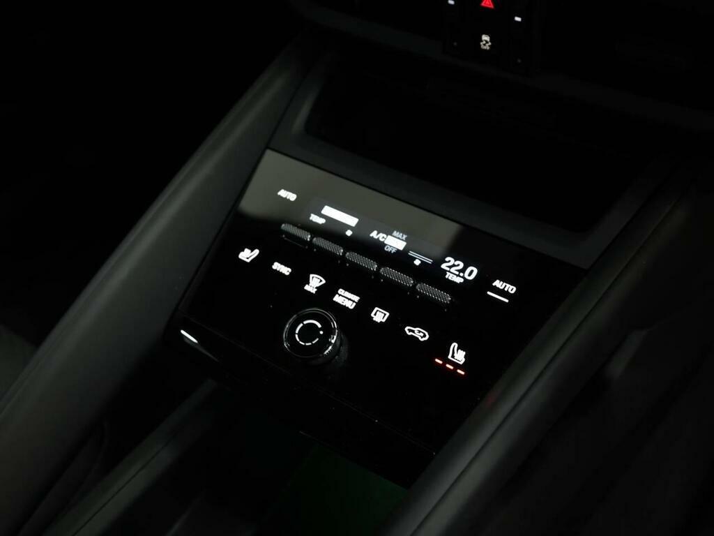 Porsche Macan Base #35