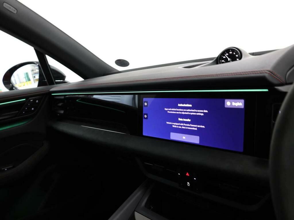 Porsche Macan Base #32