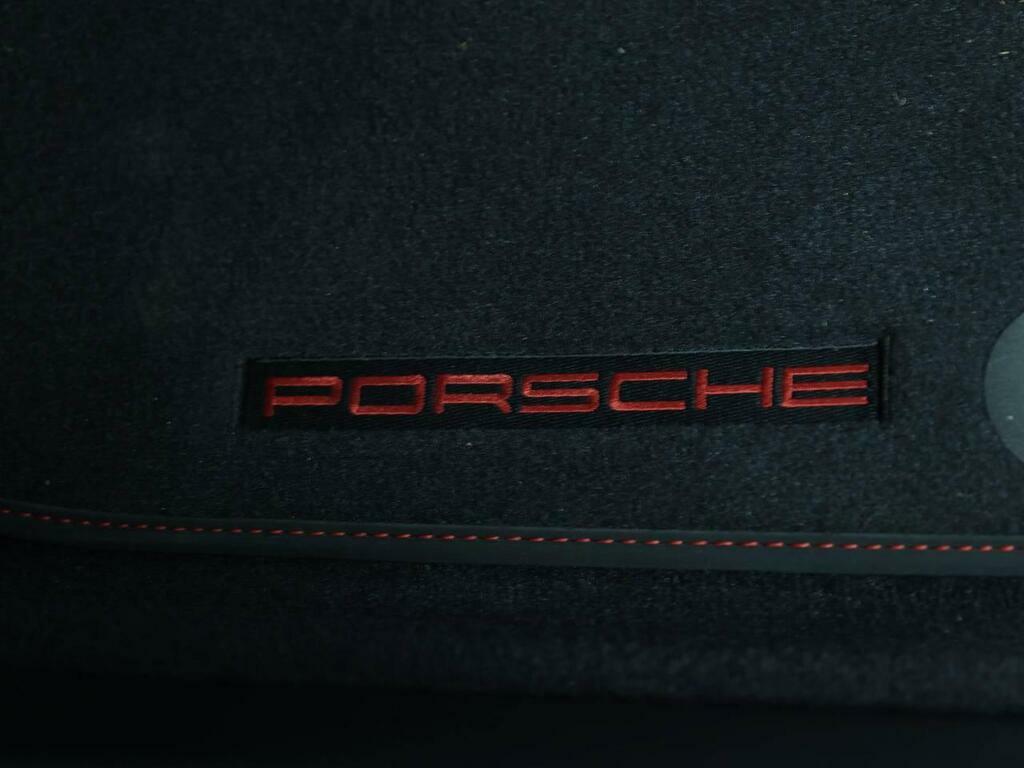 Porsche Macan Base #73