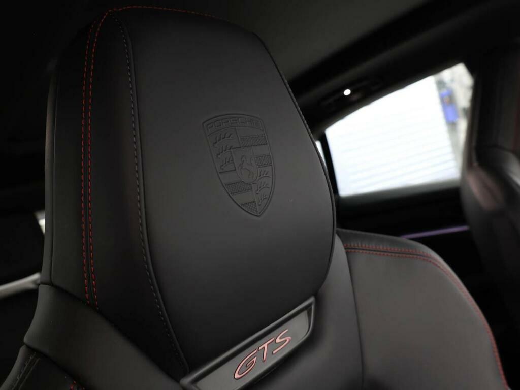 Porsche Macan Base #74