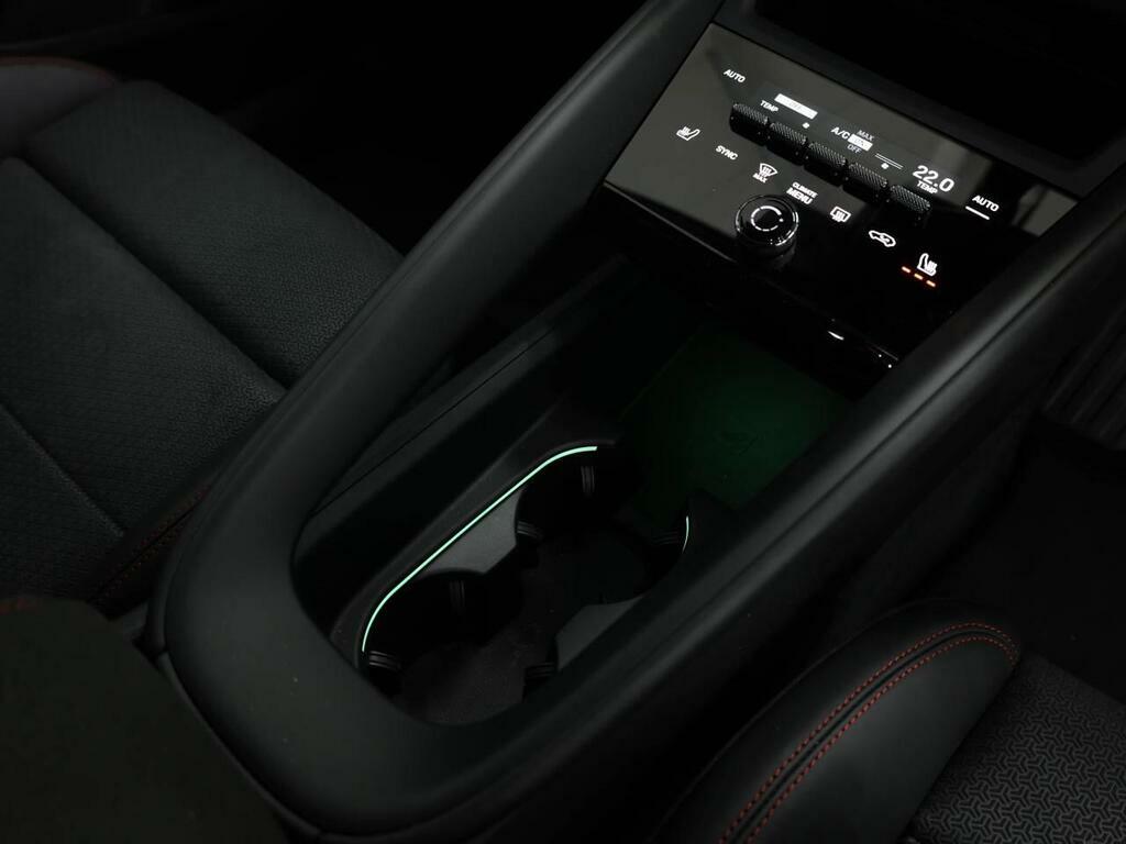 Porsche Macan Base #25