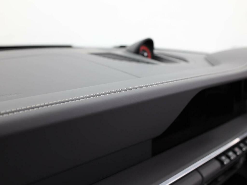 Porsche Macan Base #48