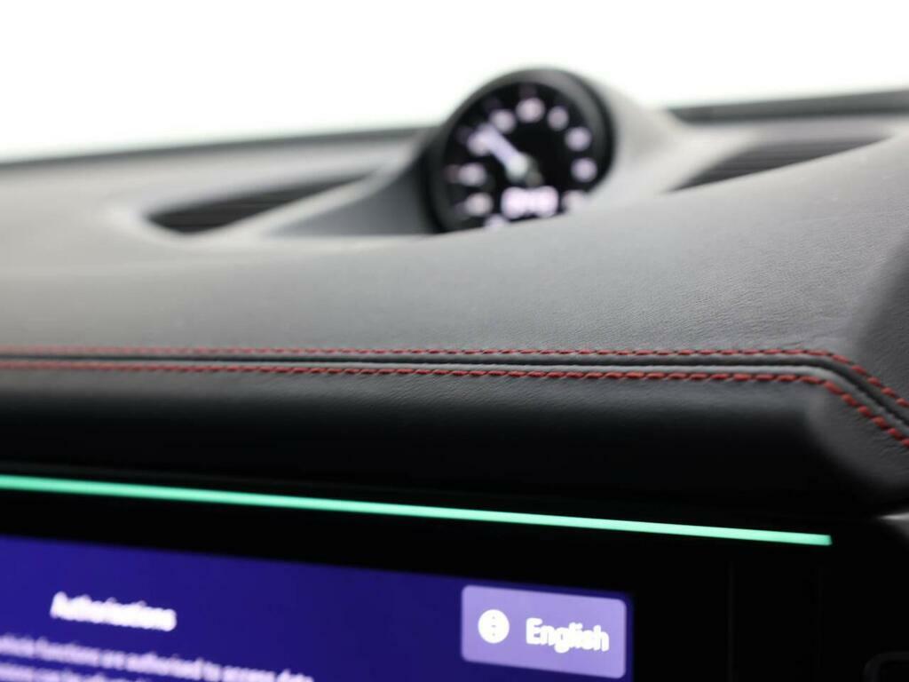 Porsche Macan Base #42