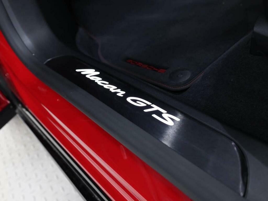 Porsche Macan Base #60