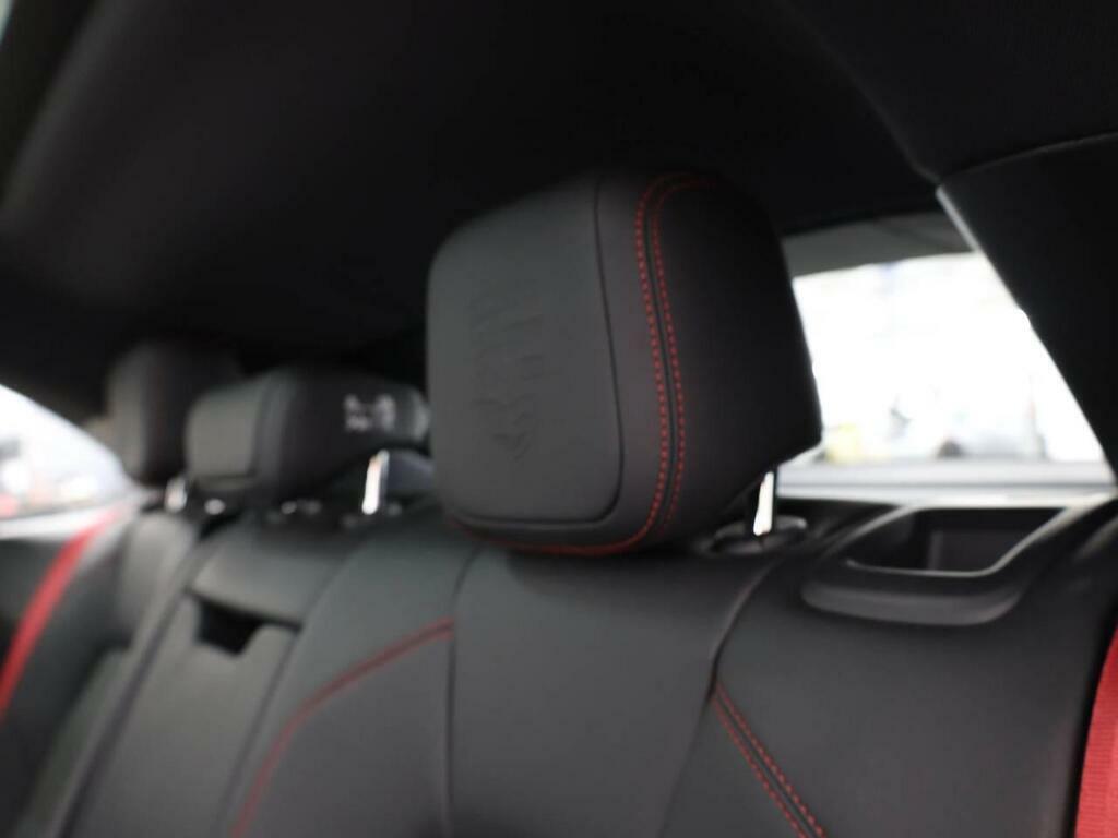 Porsche Macan Base #57