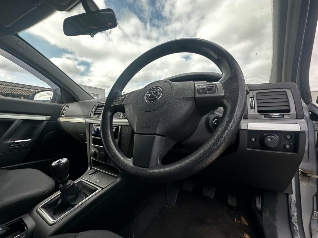Vauxhall Vectra Hatchback Silver #14