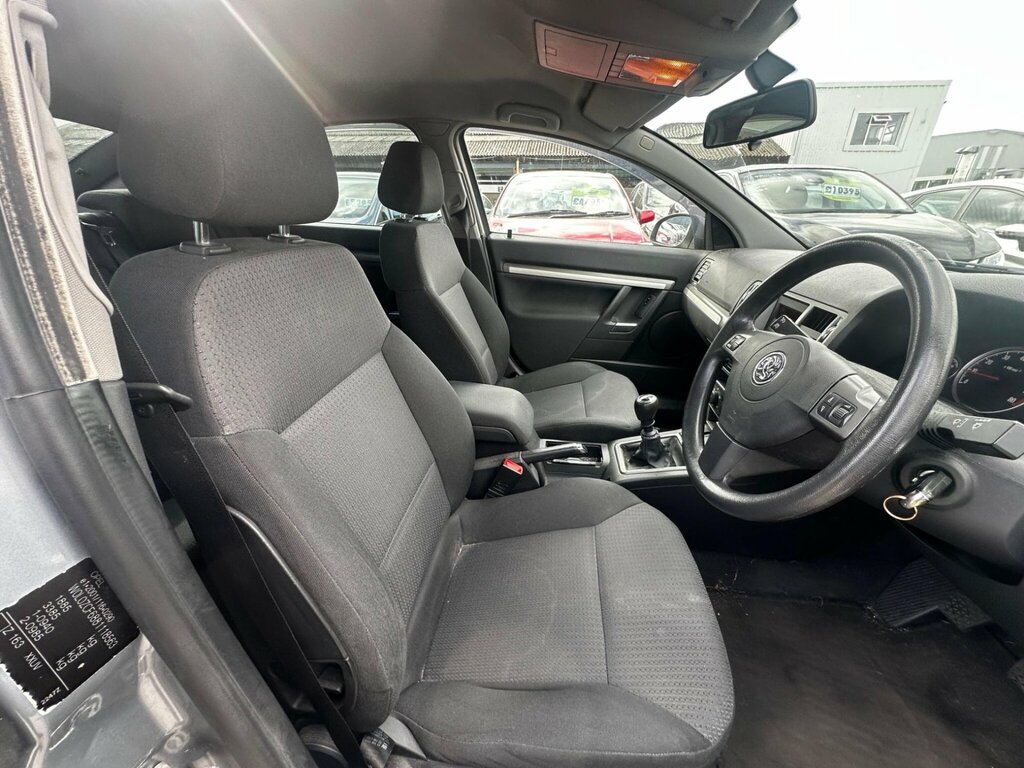 Vauxhall Vectra Hatchback Silver #16