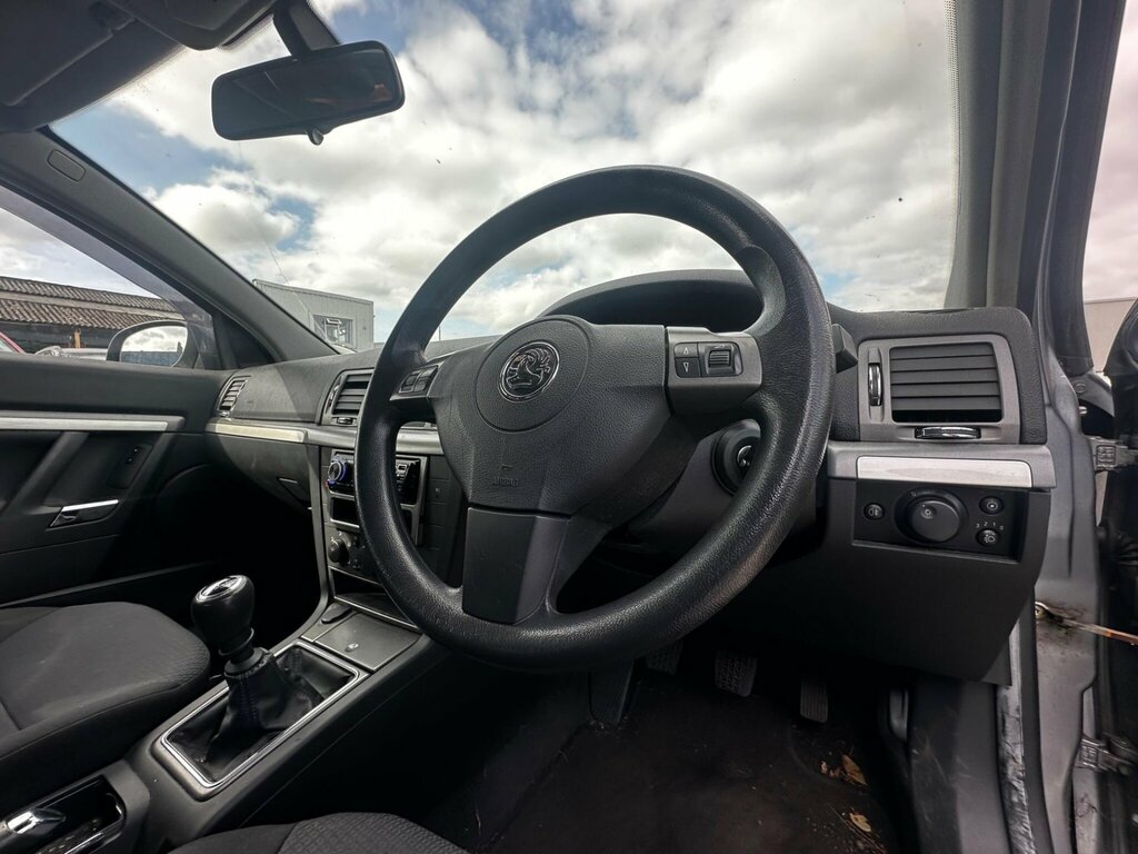 Vauxhall Vectra Hatchback Silver #18