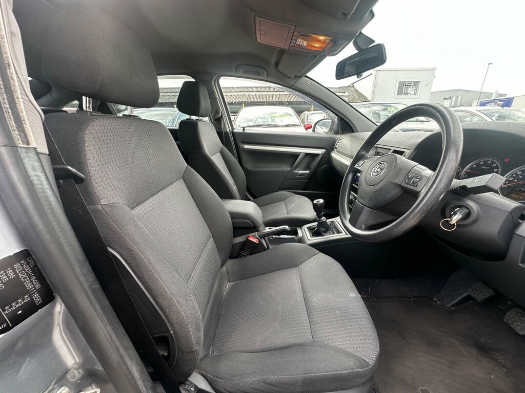 Vauxhall Vectra Hatchback Silver #17