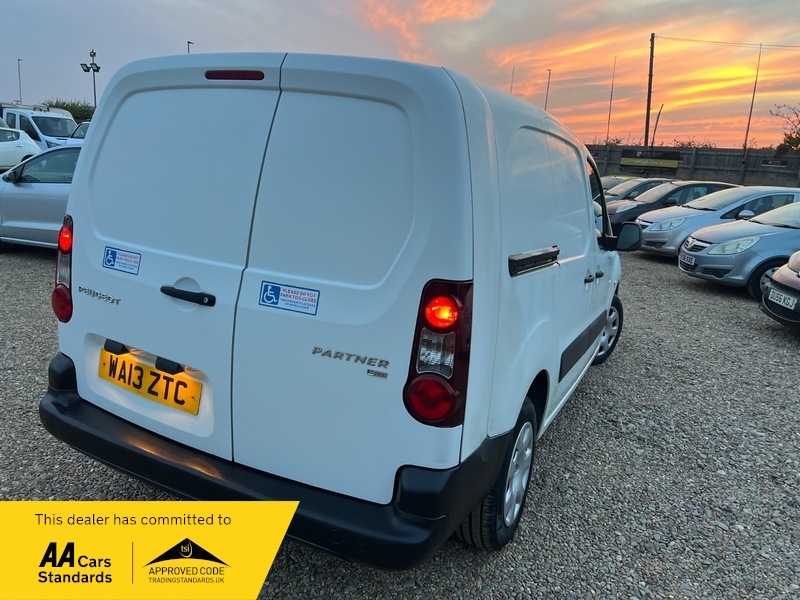 Peugeot E-Partner E-hdi Se L2 750 White #6