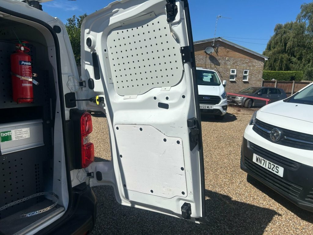 Toyota PROACE 2L Icon 6Dr FN69JYO White #3