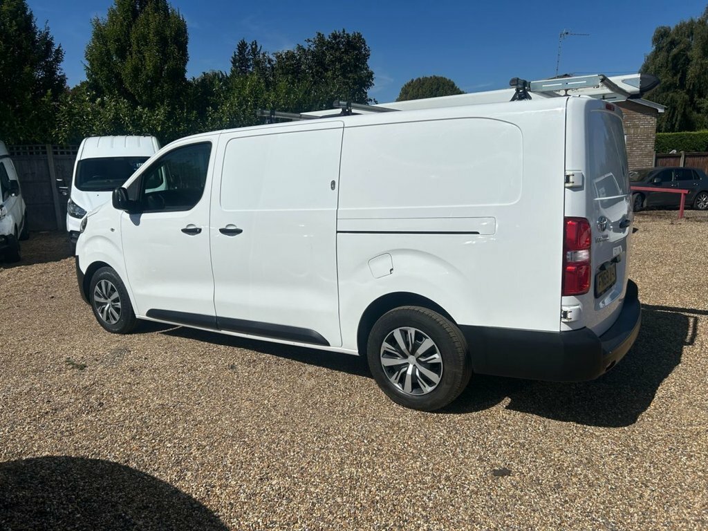 Toyota PROACE 2L Icon 6Dr White