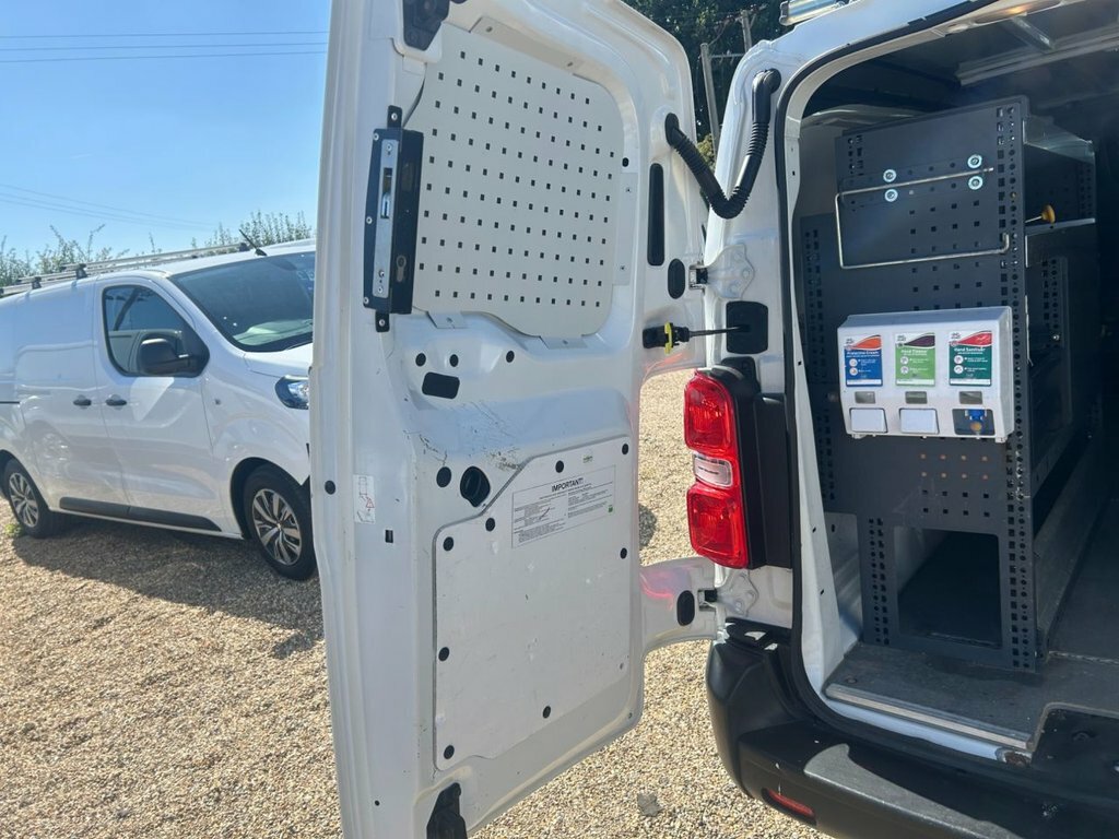 Toyota PROACE 2L Icon 6Dr FN69JYO White #4