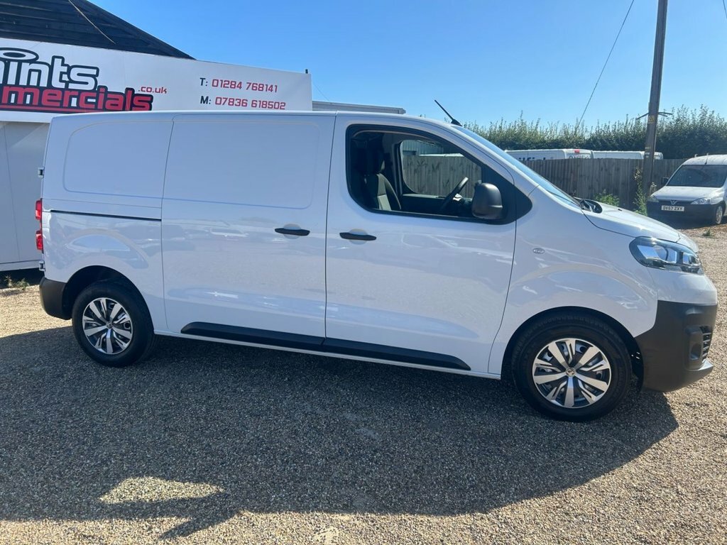 Vauxhall Vivaro 1.5L Dynamic 6Dr DP22AHY White #5