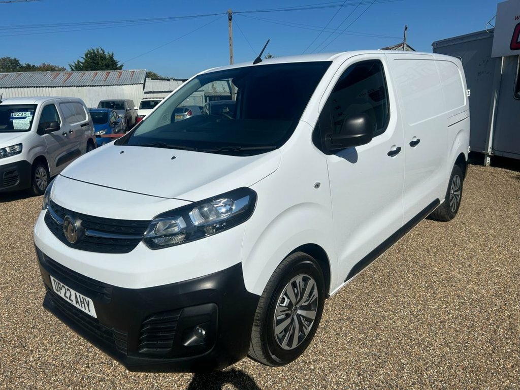 Vauxhall Vivaro 1.5L Dynamic 6Dr DP22AHY White #2