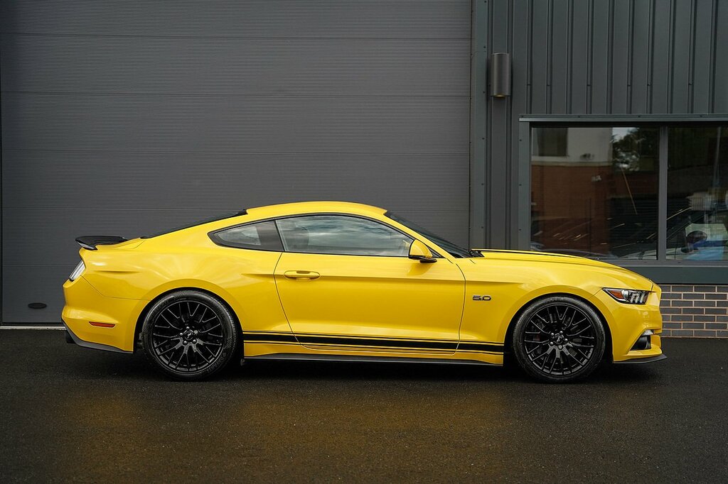 Ford Mustang V8 Gt Yellow #2