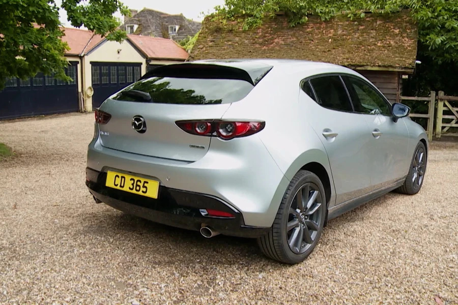 Mazda 3 2.5 E-skyactiv G Mhev 140 Centre-line White #3