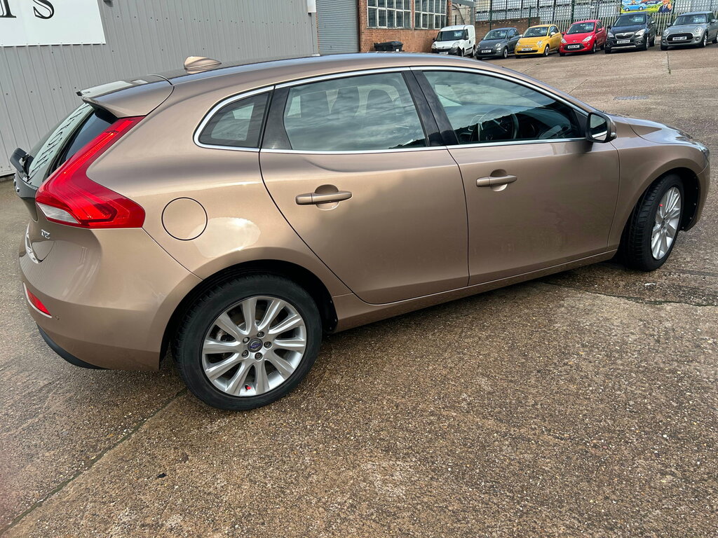 Volvo V40 2.0 D2 Se Lux Nav Hatchback Euro 6 Brown #3