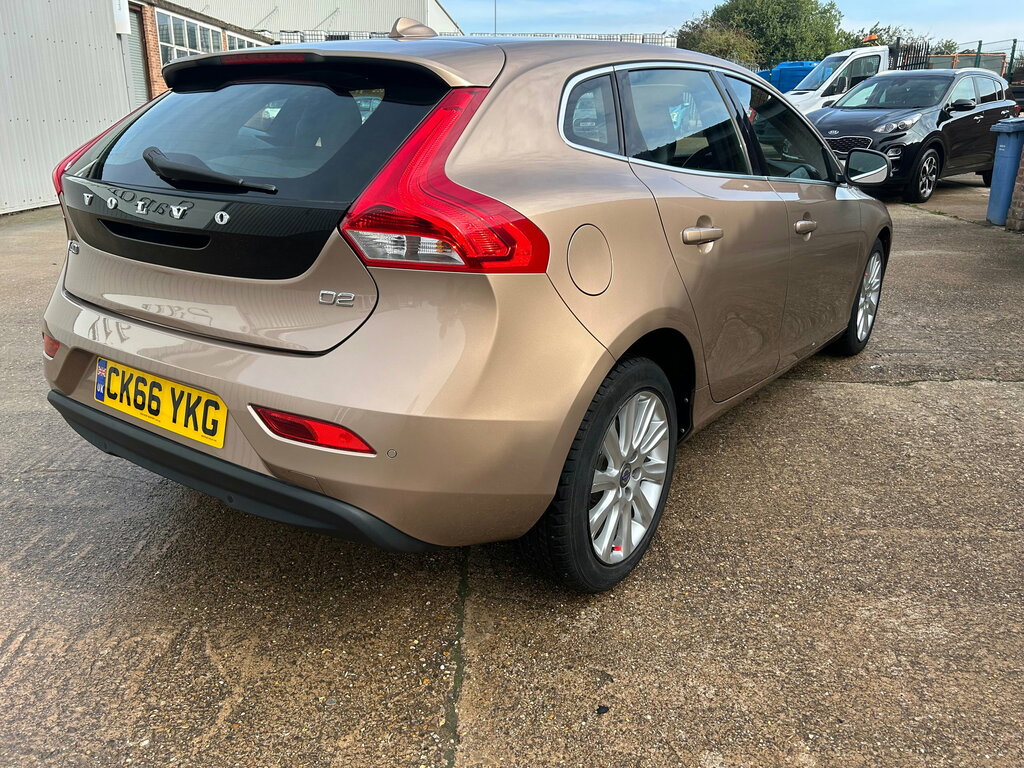 Volvo V40 2.0 D2 Se Lux Nav Hatchback Euro 6 Brown #4