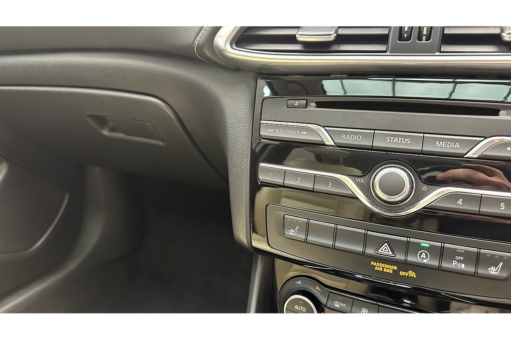 Infiniti QX30 Luxe Tech D Grey #43