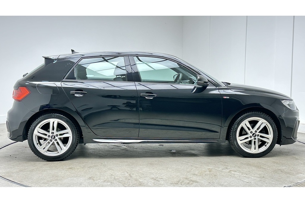 Audi A1 Tfsi S Line SV21ZPZ Black #4