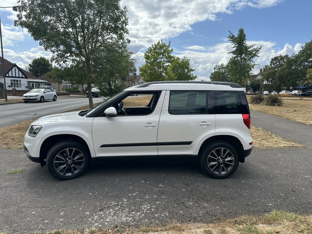 Skoda Yeti Suv 1.2 Tsi Se Drive 201766 White #5