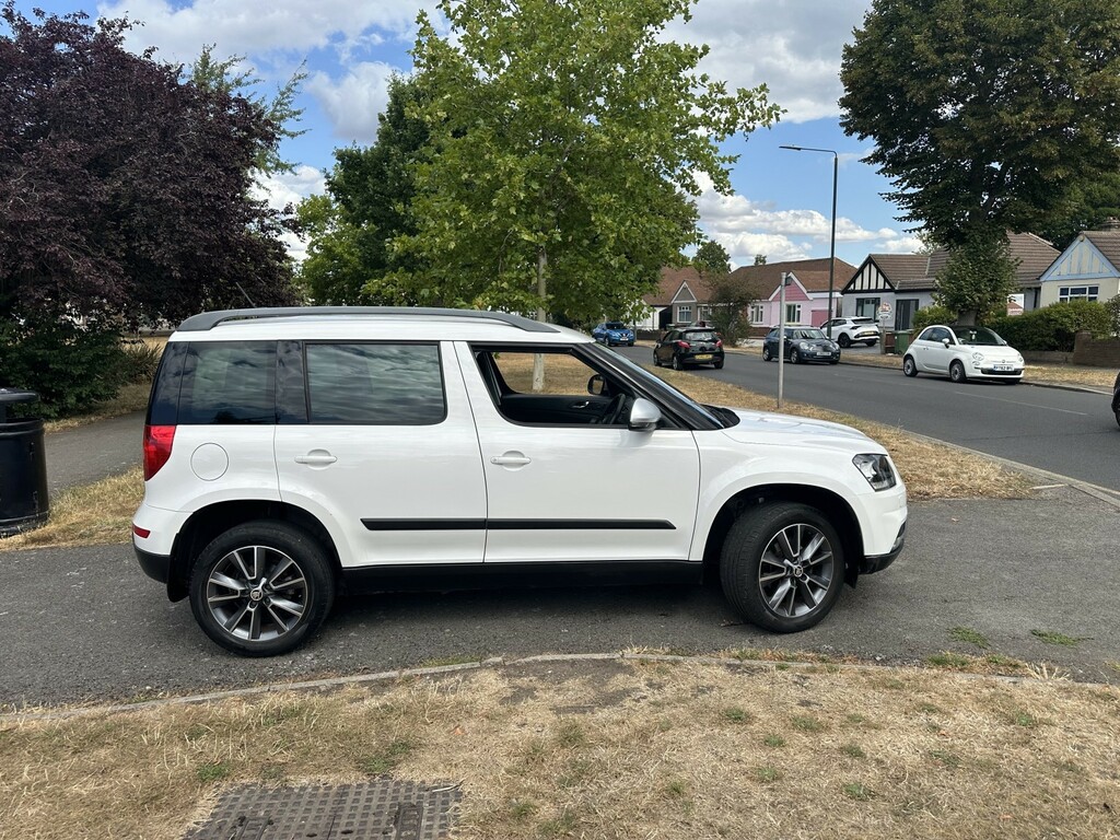 Skoda Yeti Suv 1.2 Tsi Se Drive 201766 White #3