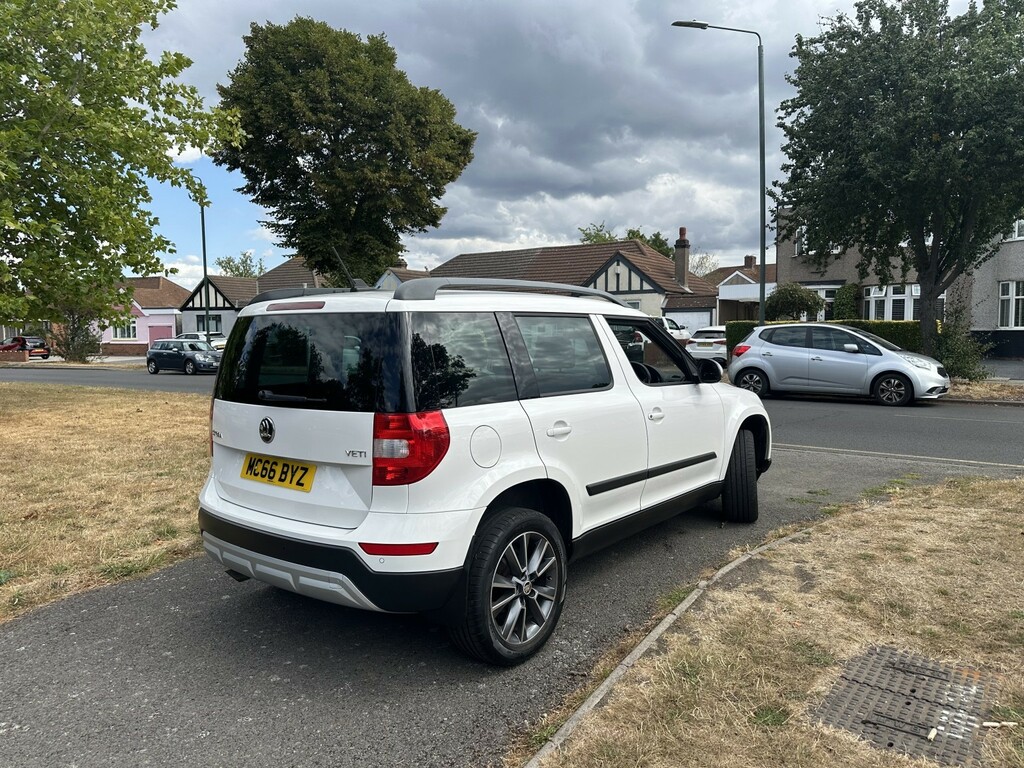 Skoda Yeti Suv 1.2 Tsi Se Drive 201766 White #4
