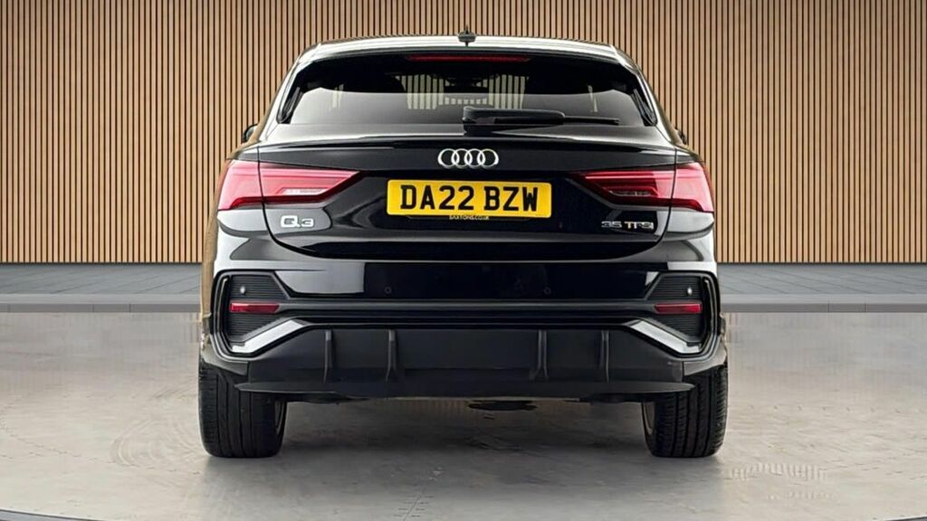 Audi Q3 1.5 Tfsi Cod 35 Black Edition Sportback DA22BZW Black #4