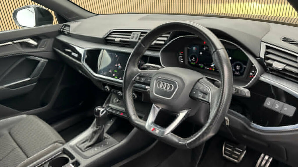 Audi Q3 1.5 Tfsi Cod 35 Black Edition Sportback DA22BZW Black #5