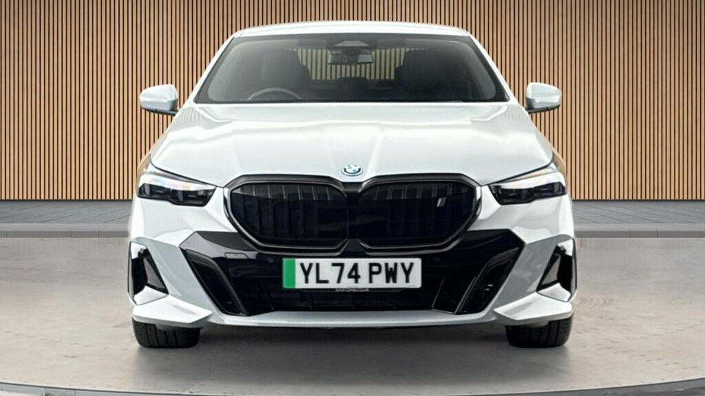 BMW i5 40 83.9Kwh M Sport Pro Saloon Ed Grey #3