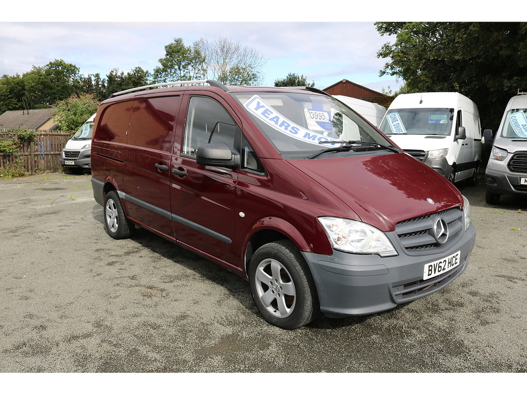 Mercedes-Benz Vito 113 Cdi Red