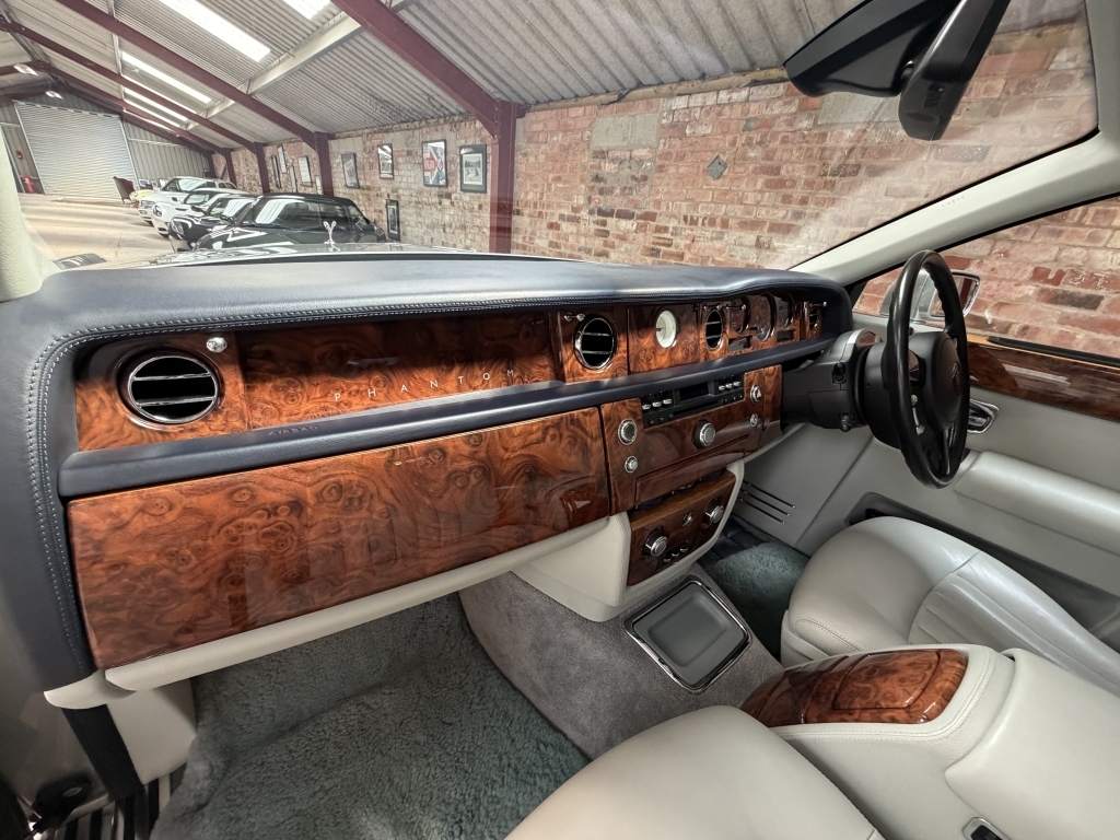 Rolls-Royce Phantom Limousine 6.7 V12 Silver #6