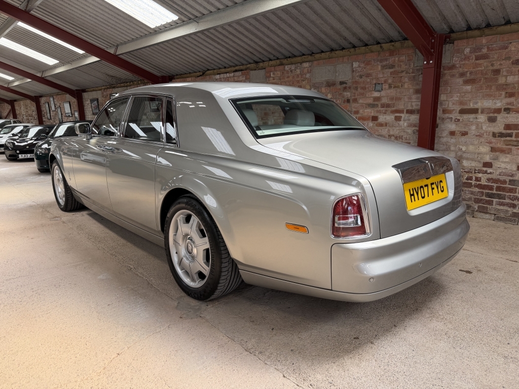 Rolls-Royce Phantom Limousine 6.7 V12 Silver #5